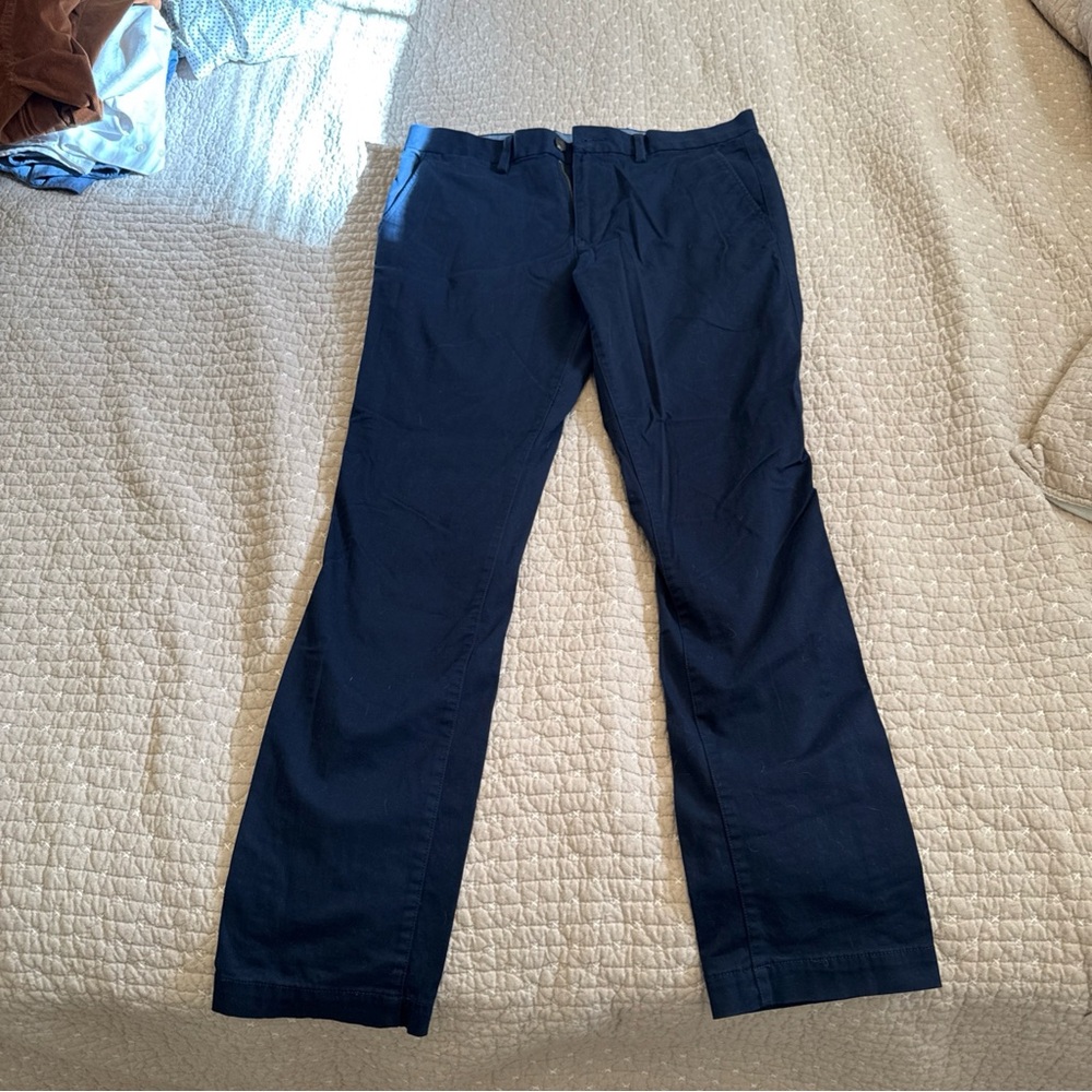 Gap Mens Chino Pants Size 33/32 Navy Blue Cotton Flat Front Slim Fit Button